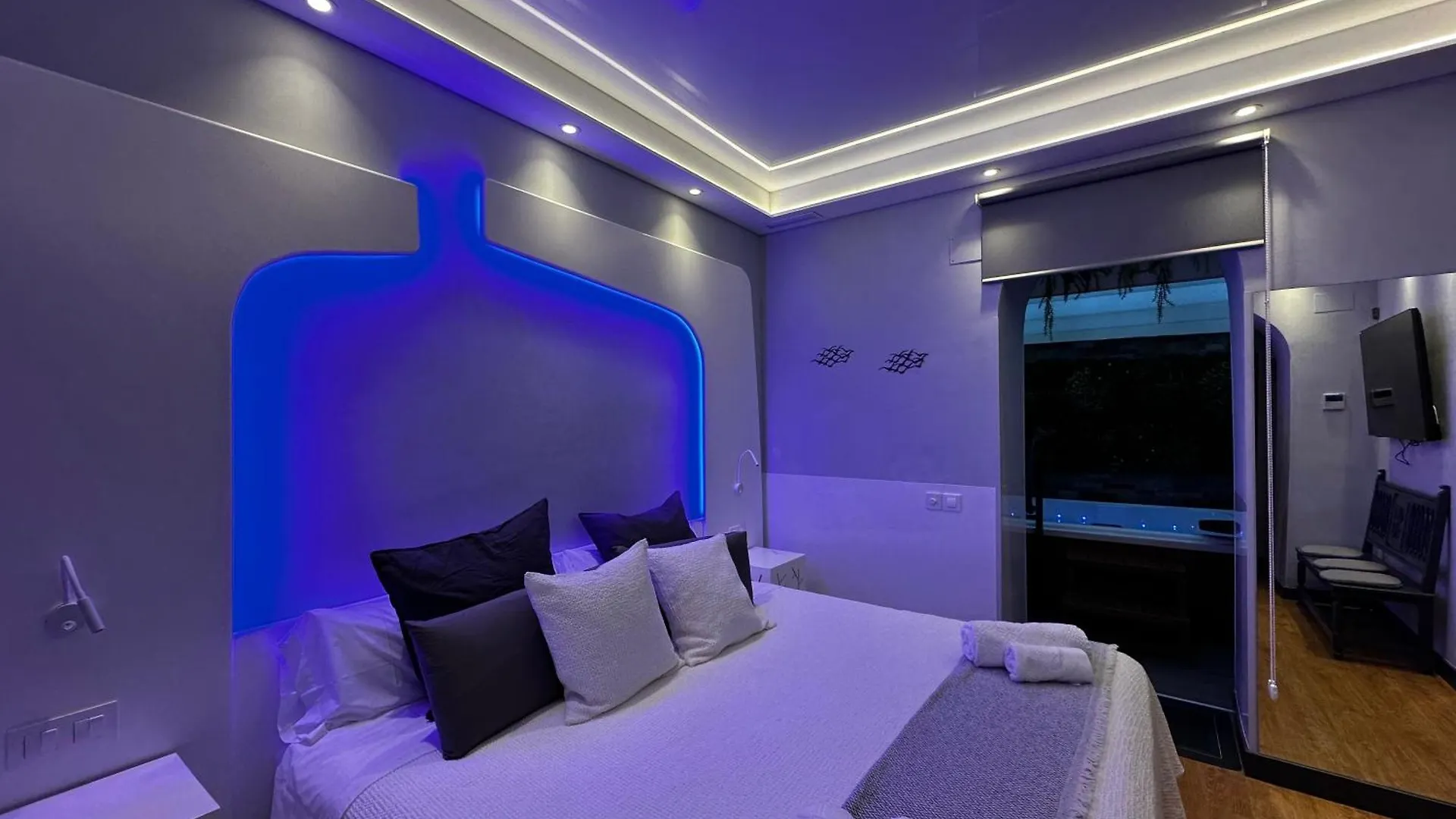 Daire Bastinazo Alohadream - Exclusivo - Design Suite Luxury Love And Spa - Jacuzzi Y Sauna Privados El Puerto de Santa María İspanya