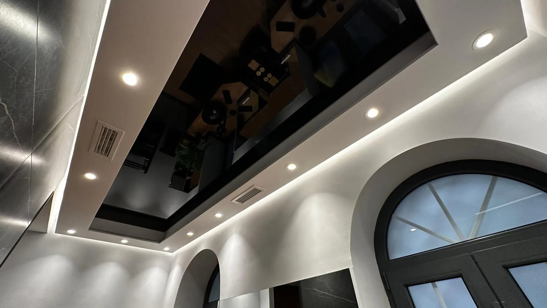 Bastinazo Alohadream - Exclusivo - Design Suite Luxury Love And Spa - Jacuzzi Y Sauna Privados El Puerto de Santa Maria Spain